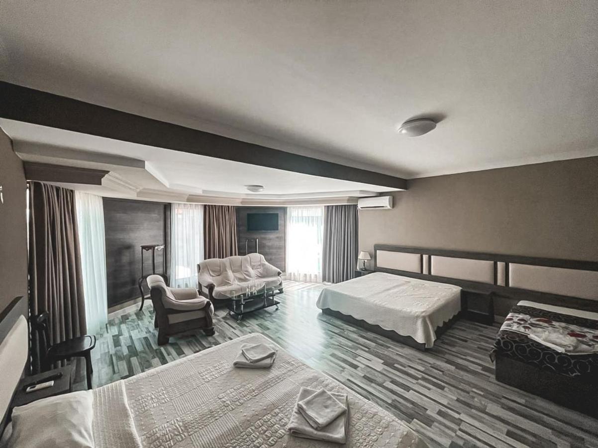 Discovery Hotel Kutaisi Exterior photo